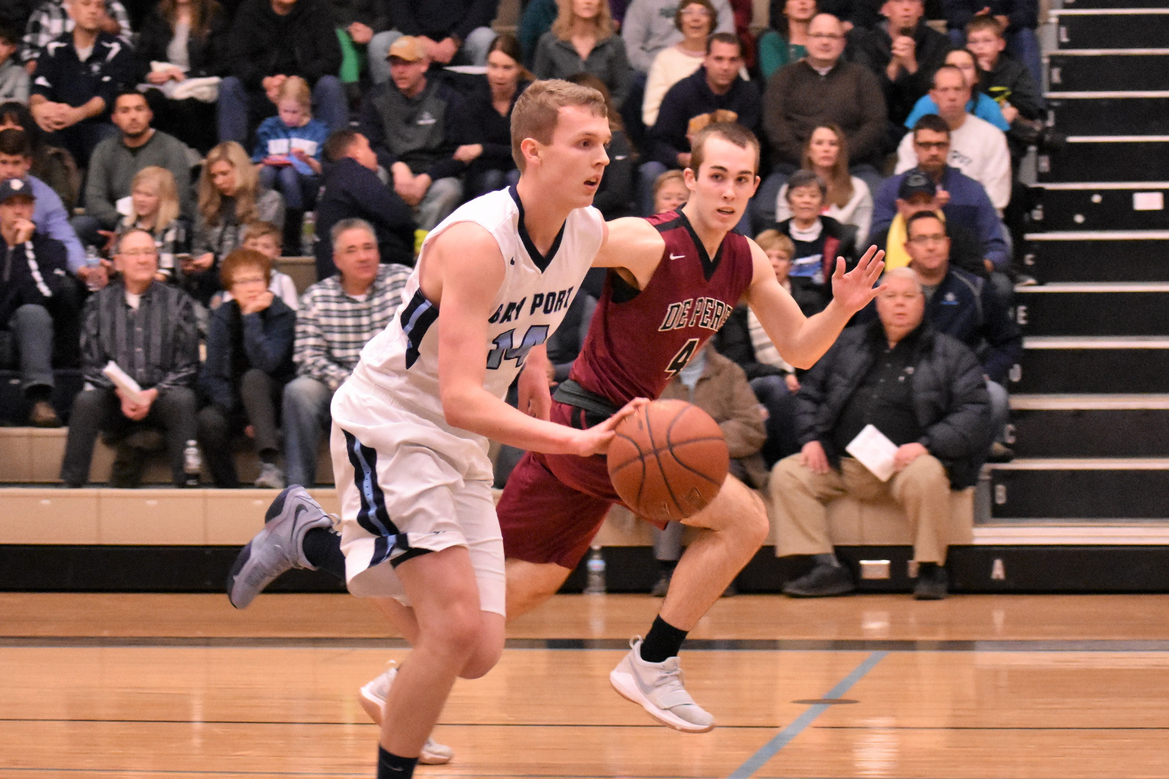 Pirates pull away from De Pere