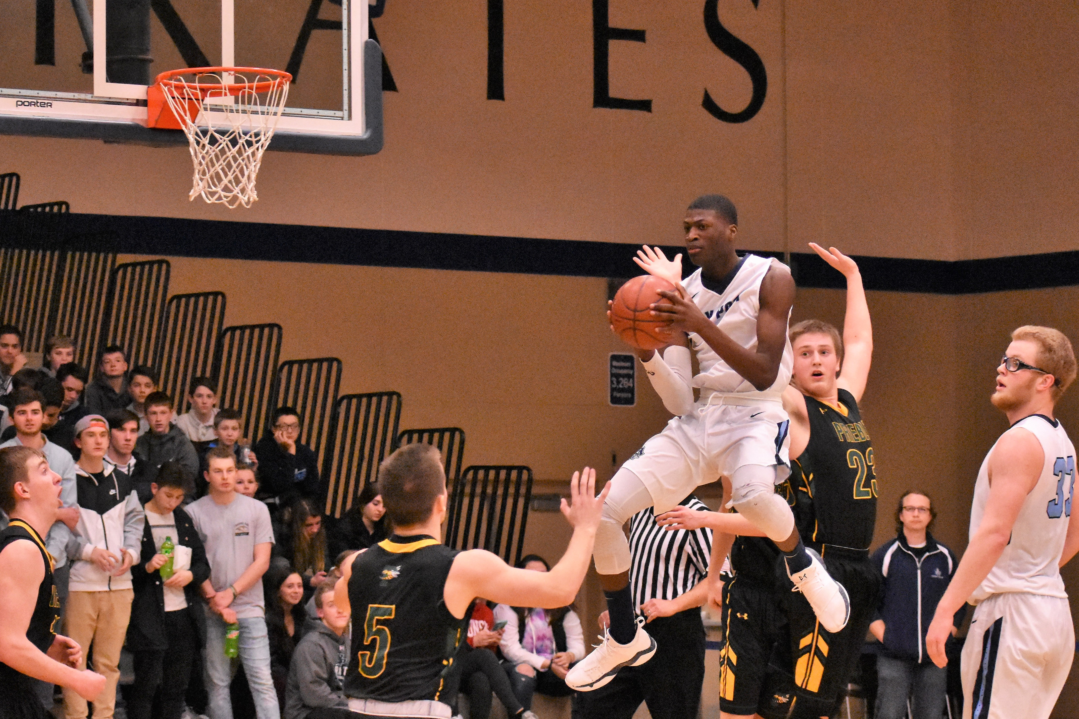 Tinch, Pirates, dunk their way past Hornets