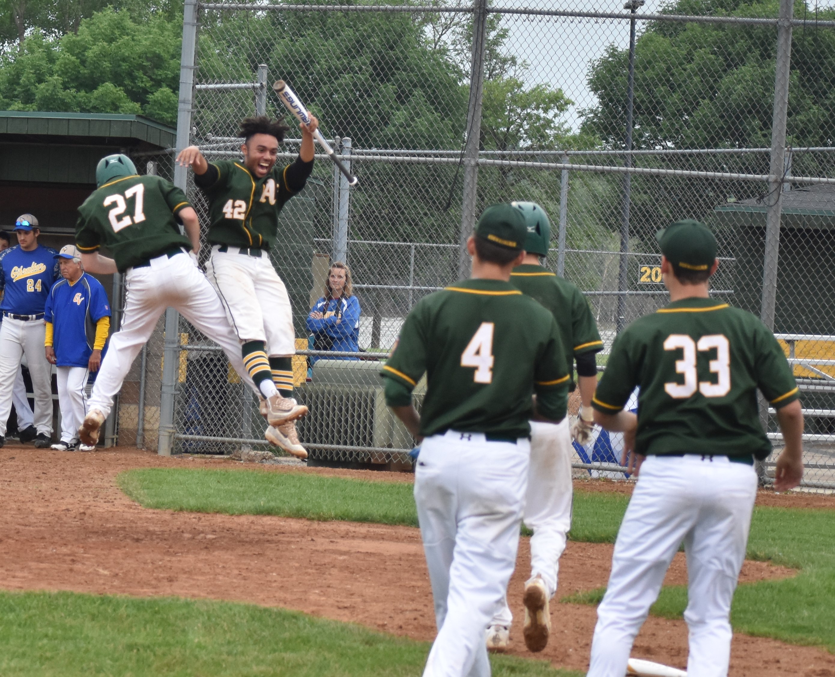 A’s rally past Vikings