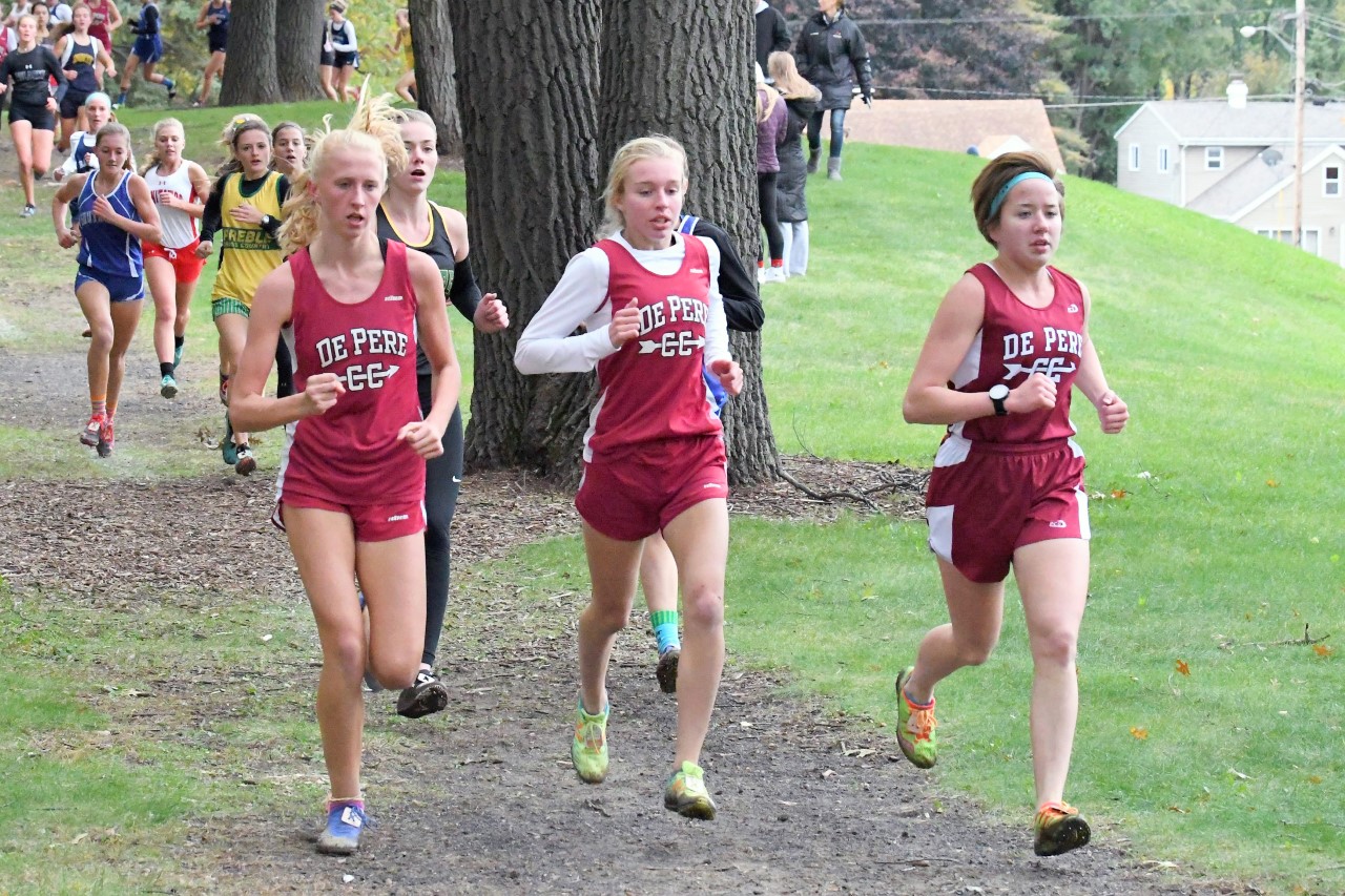 De Pere girls’ cross country team wins conference championship