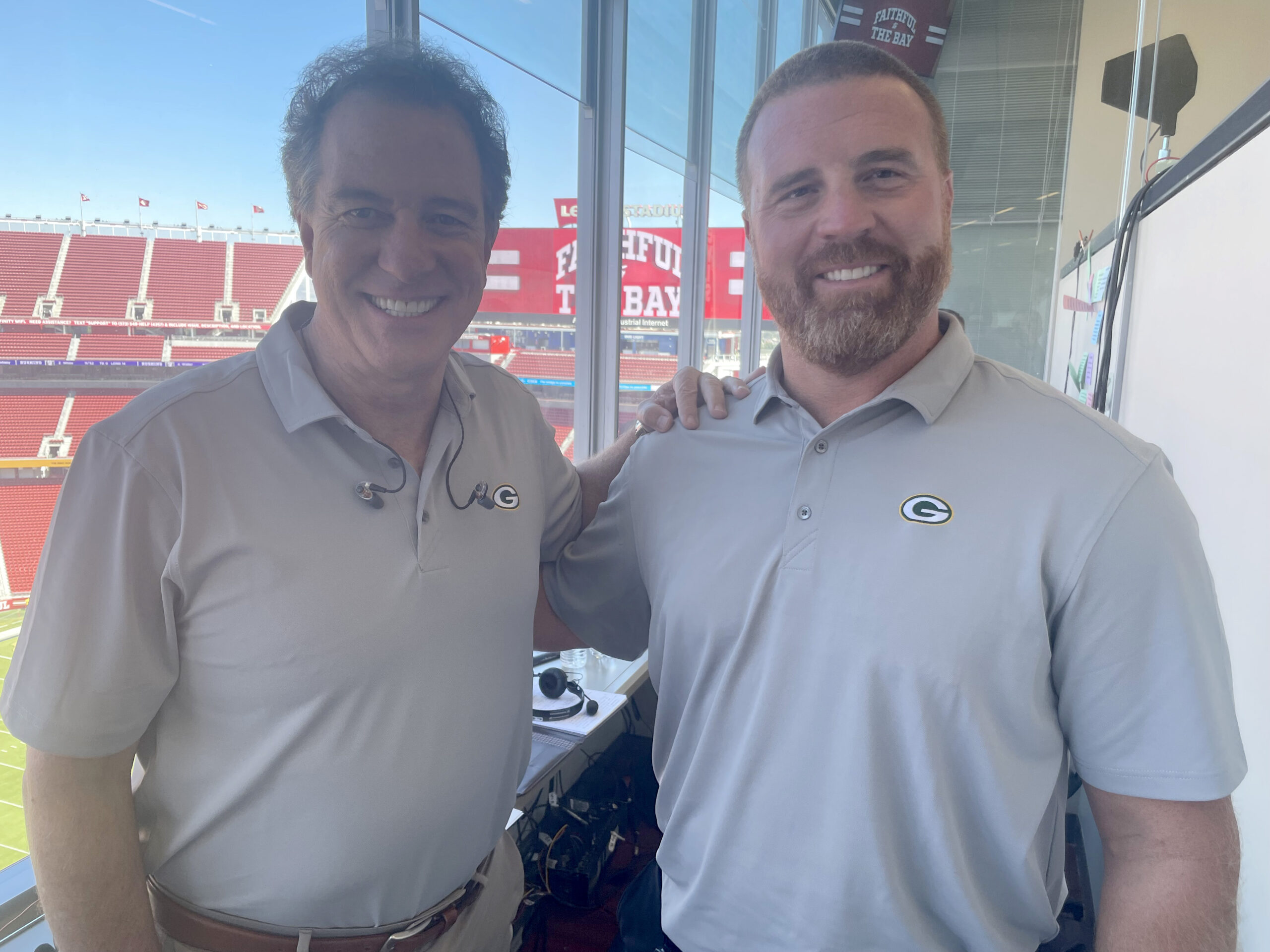 Kuhn tries his hand as color analyst for the Green Bay Packers