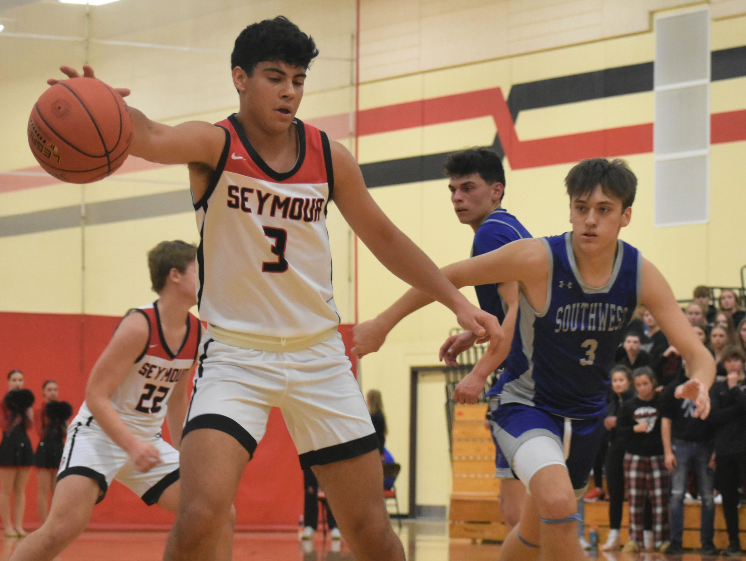 Seymour holds off late surge by Southwest