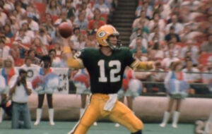 Lynn Dickey throwing a football in 1983