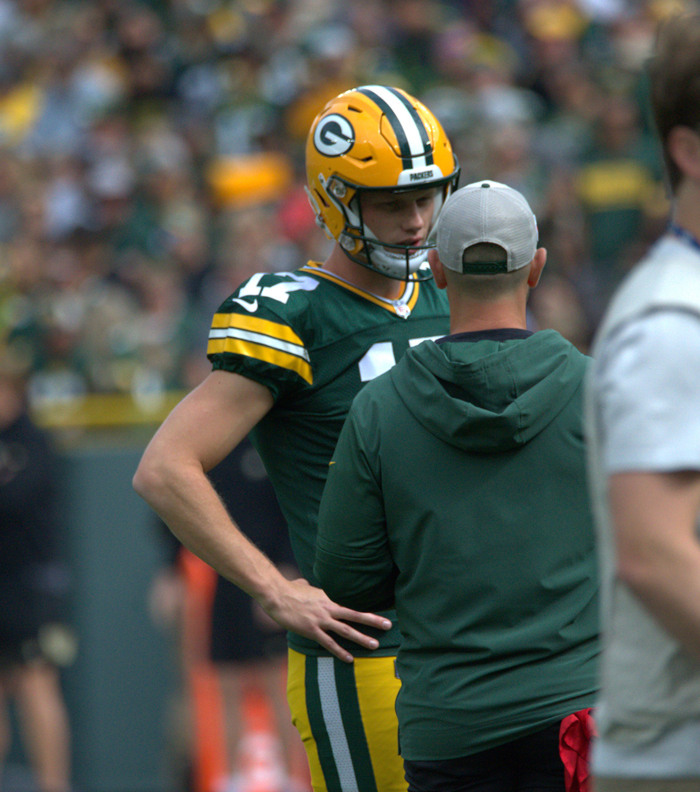 Anders Carlson talks to Packers Head Coach Matt LaFleur