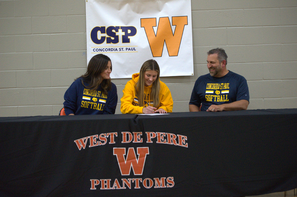 Arendt signs her national letter of intent after years of hardwork with her proud parents at her side. Tori Wittenbrock photos